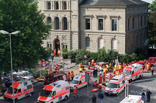 Verletzte vor Zuger Kantonsparlament