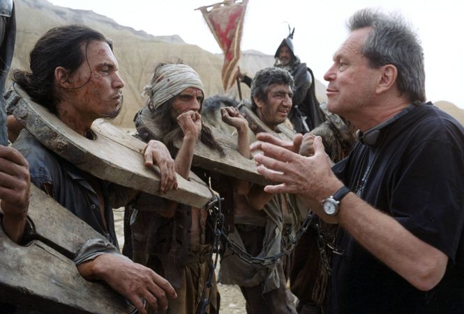 Terry Gilliam gibt dem Schauspieler Johnny Depp Anweisungen auf dem Set des nie beendeten Don-Quixote-Films. 