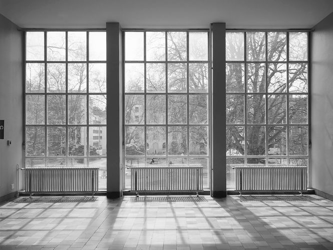 Historische schwarz-weiss Fotografie zeigt die Sicht vom Museum auf den Klingenpark.