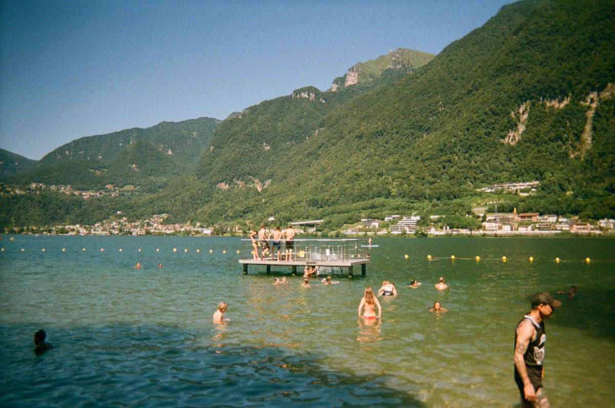 A swim at the «King of Bling»