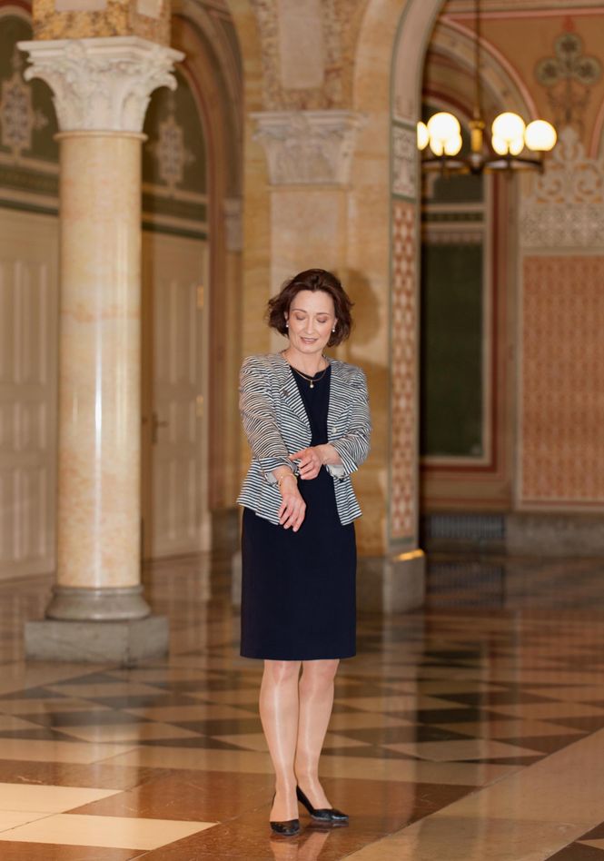 Portrait von Pascale Baeriswyl im Bundeshaus