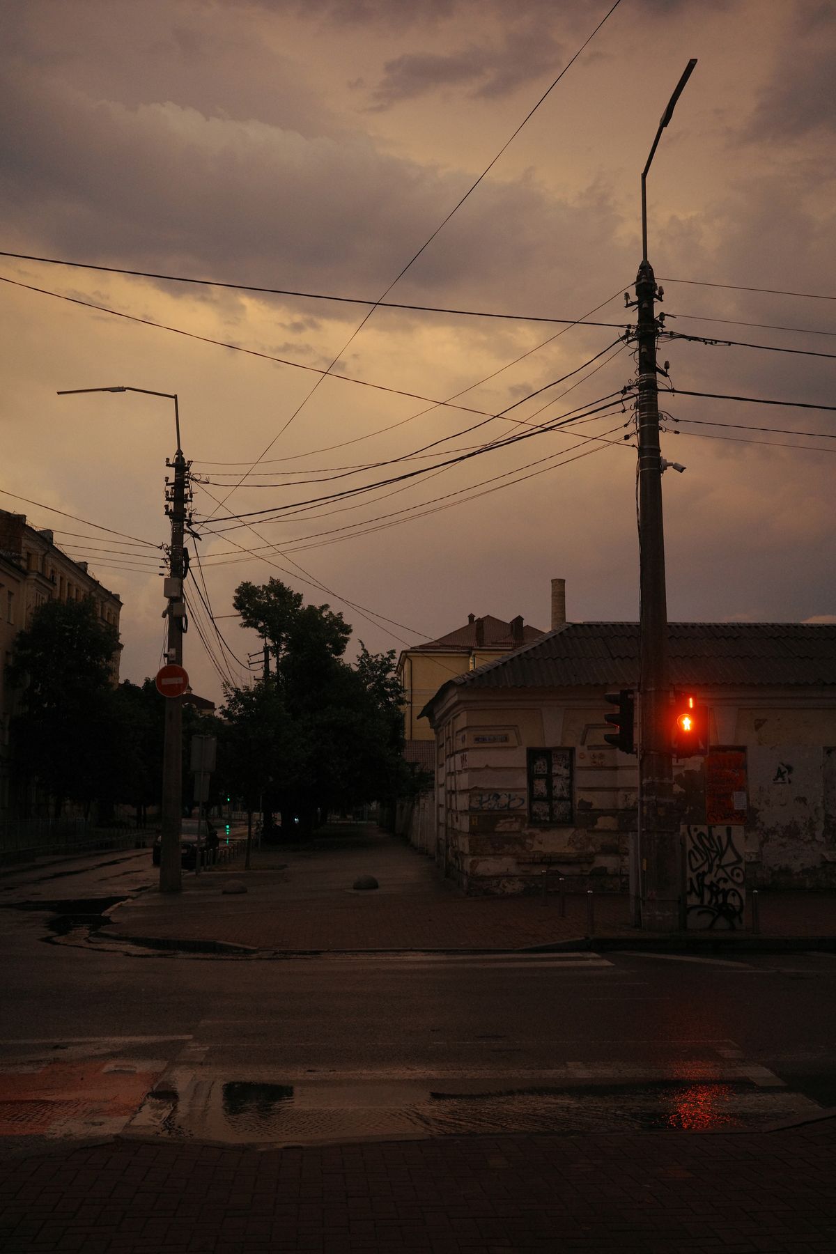 Photo column “Life in Ruins”: Far away